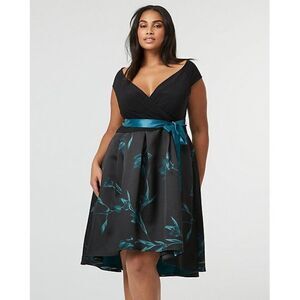 Women Le Chateau Leaf Print Wrap-Like Dress 1X